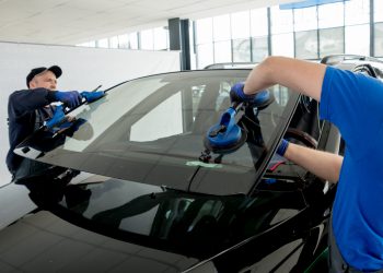 Understanding Insurance Coverage for Windshield Damage in Roseville