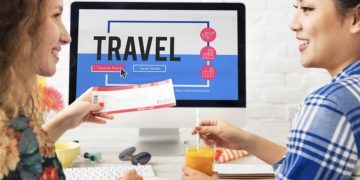 Guest contribution prepared for pikposts.com — travel & lifestyle section. Includes one brand link (English) and one contextual link (Dutch).